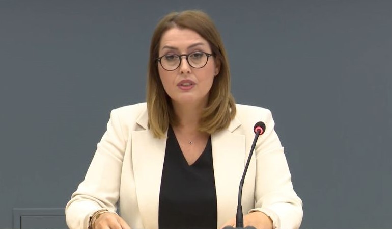 Ndryshon ora policore, shtrengohen masat ne kufi: Kategorite e vaksinimit me detyrim
